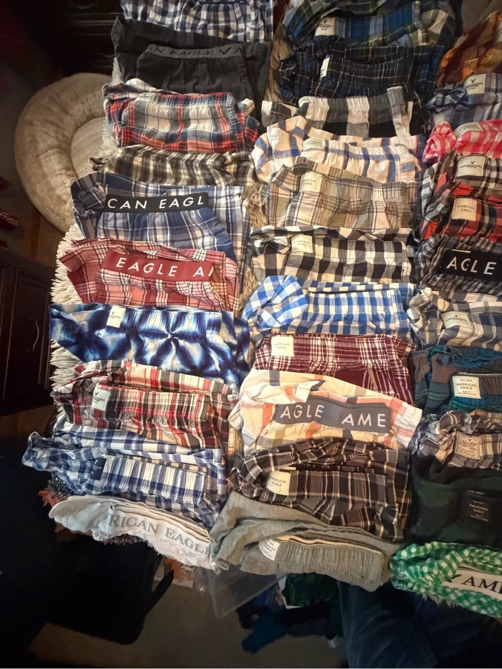 American Eagle Outfitters selling off